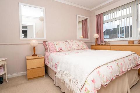 4 bedroom detached house for sale, Birling Drive, Putteridge, Luton, Bedfordshire, LU2 8JA