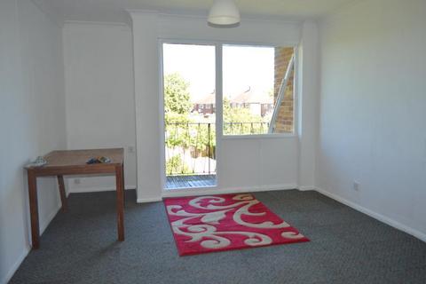 2 bedroom flat to rent, Edgeworth Road, Barnet, Barnet, London, EN4 9AB