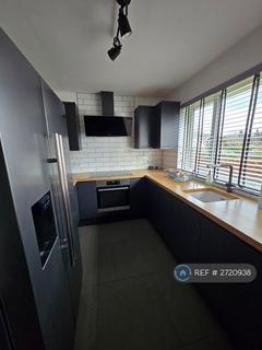 2 bedroom flat to rent, Prospect Road, Farnborough, GU14