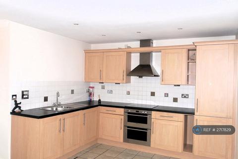 2 bedroom flat to rent, Martell Road, London, SE21