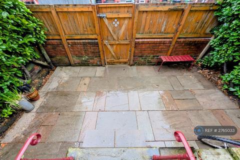 2 bedroom terraced house to rent, Cross Flatts Street, Leeds, LS11