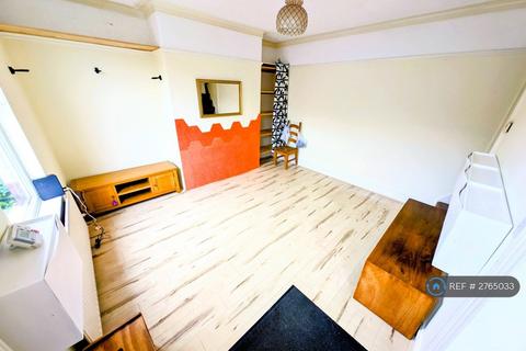2 bedroom terraced house to rent, Cross Flatts Street, Leeds, LS11