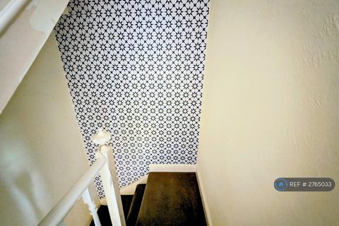 2 bedroom terraced house to rent, Cross Flatts Street, Leeds, LS11