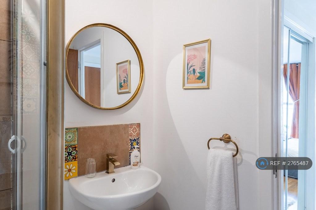 En-Suite Bathroom