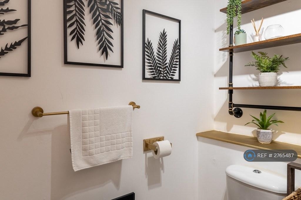 En-Suite Bathroom