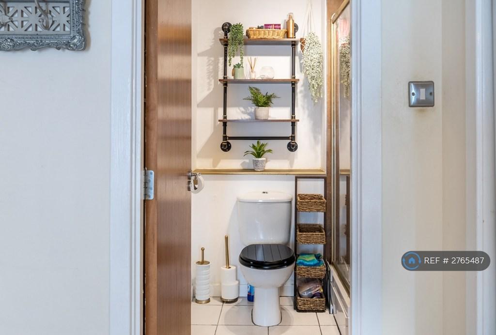 En-Suite Bathroom