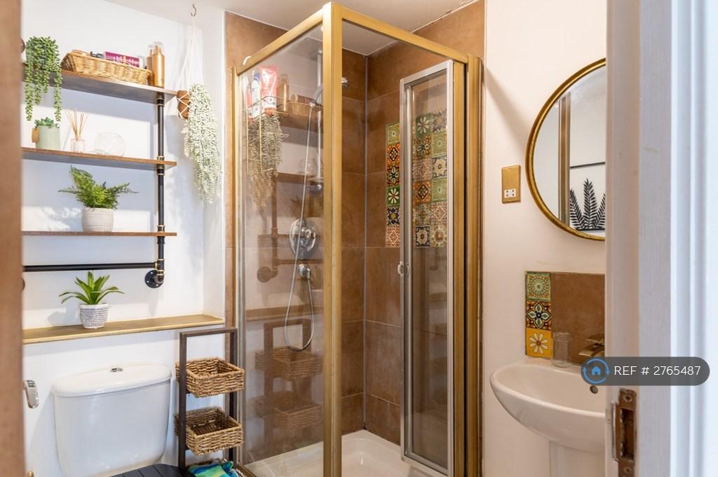 En-Suite Bathroom