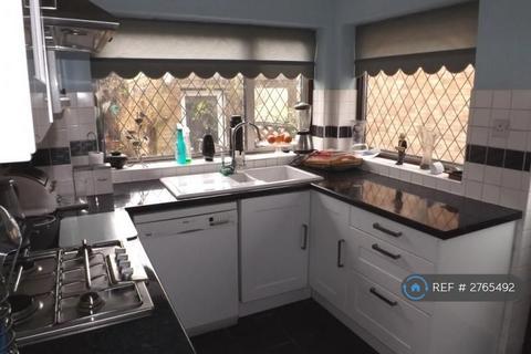 4 bedroom detached house to rent, Dee Road, Tilehurst, Reading, RG30