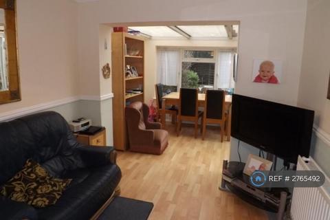 4 bedroom detached house to rent, Dee Road, Tilehurst, Reading, RG30