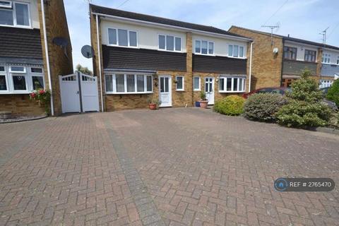 undefined, Hampshire Gardens, Linford, Stanford-Le-Hope, SS17