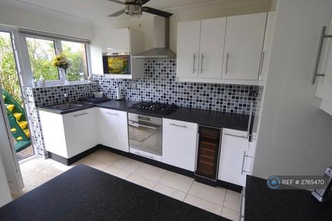 undefined, Hampshire Gardens, Linford, Stanford-Le-Hope, SS17