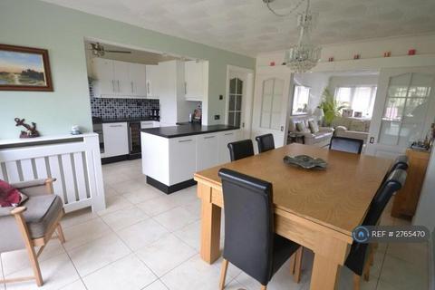 undefined, Hampshire Gardens, Linford, Stanford-Le-Hope, SS17