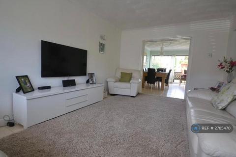 undefined, Hampshire Gardens, Linford, Stanford-Le-Hope, SS17