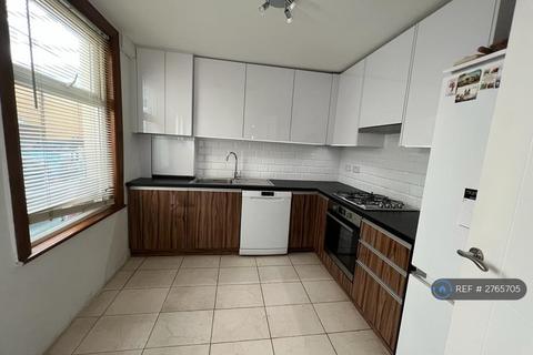 3 bedroom terraced house to rent, Stirling Road, London, E13