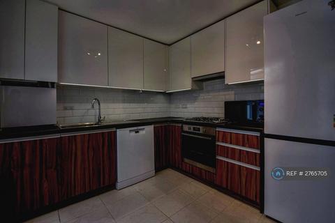 3 bedroom terraced house to rent, Stirling Road, London, E13