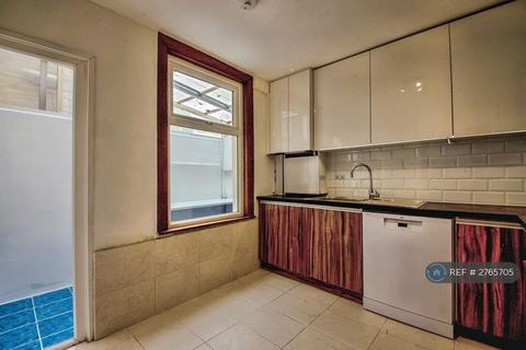 3 bedroom terraced house to rent, Stirling Road, London, E13