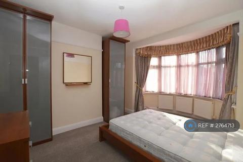 3 bedroom semi-detached house to rent, Dorchester Avenue, Harrow, HA2