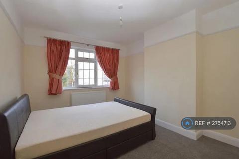 3 bedroom semi-detached house to rent, Dorchester Avenue, Harrow, HA2