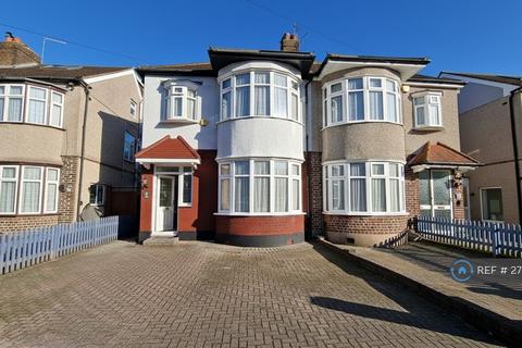 3 bedroom semi-detached house to rent, Dorchester Avenue, Harrow, HA2