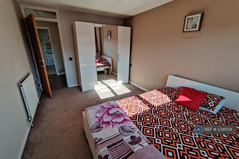 undefined, South Gyle Gardens, Edinburgh, EH12