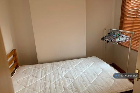 2 bedroom flat to rent, Cabul Road, London, SW11