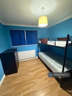 2 bedroom maisonette to rent, Fairway House, Borehamwood, WD6