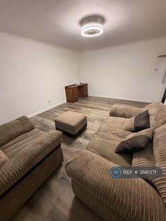 2 bedroom maisonette to rent, Fairway House, Borehamwood, WD6
