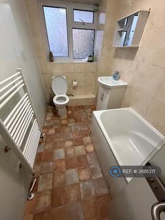 2 bedroom maisonette to rent, Fairway House, Borehamwood, WD6