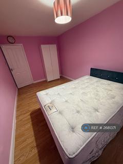 2 bedroom maisonette to rent, Fairway House, Borehamwood, WD6