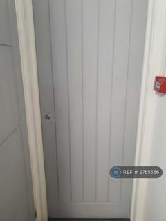 Studio to rent, London Road, Isleworth, TW7