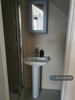 Studio to rent, London Road, Isleworth, TW7