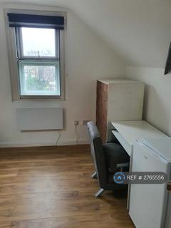 Studio to rent, London Road, Isleworth, TW7