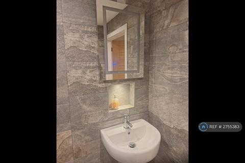 2 bedroom flat to rent, Churchway, Aylesbury, HP17