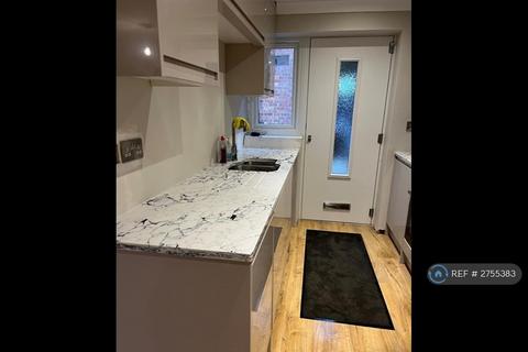2 bedroom flat to rent, Churchway, Aylesbury, HP17
