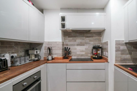 2 bedroom flat for sale, Greary Court, London N9