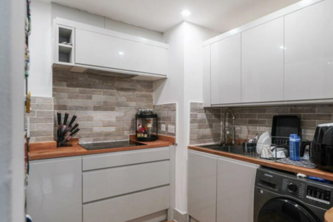 2 bedroom flat for sale, Greary Court, London N9
