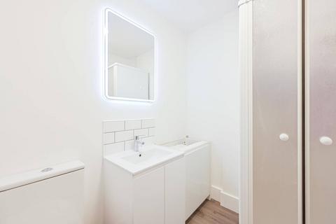 Studio to rent, Woodlands Park Road, N15, Harringay, London, N15