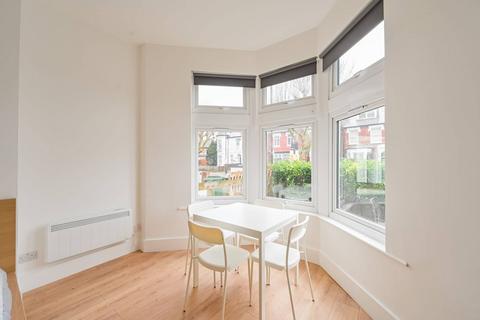Studio to rent, Woodlands Park Road, N15, Harringay, London, N15