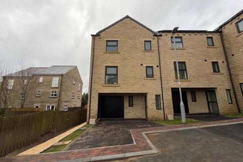 3 bedroom townhouse to rent, Kinder Close, Bradford BD13