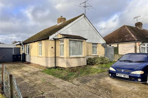 2 bedroom detached bungalow for sale - Pratton Avenue, Lancing, West Sussex, BN15 9NU