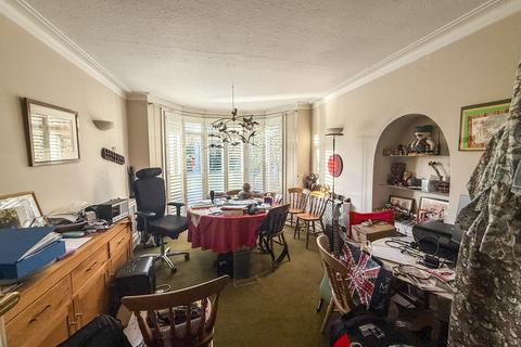 5 bedroom property for sale, Salmon Street, London, NW9