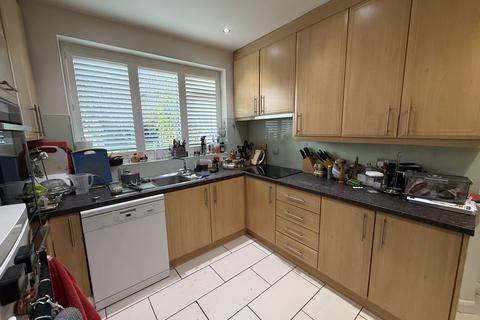 5 bedroom property for sale, Salmon Street, London, NW9