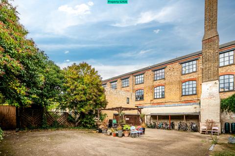 3 bedroom terraced house for sale, Shacklewell Lane, London, E8 2BZ