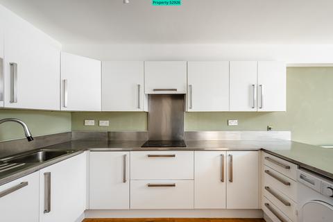 3 bedroom terraced house for sale, Shacklewell Lane, London, E8 2BZ
