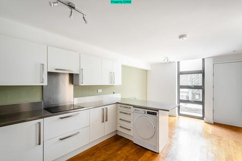 3 bedroom terraced house for sale, Shacklewell Lane, London, E8 2BZ