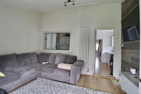 3 bedroom end of terrace house for sale, Straight Road, Romford RM3
