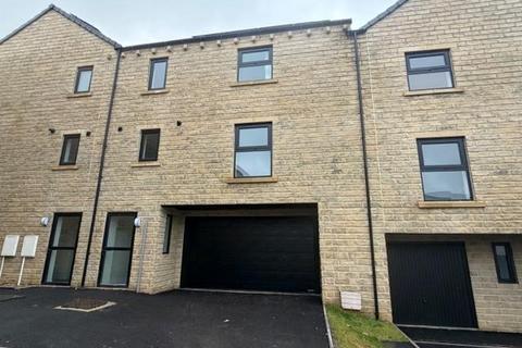 3 bedroom townhouse to rent, Kinder Close, Bradford BD13