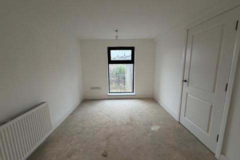3 bedroom townhouse to rent, Kinder Close, Bradford BD13