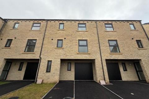 3 bedroom townhouse to rent, Kinder Close, Bradford BD13