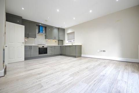 3 bedroom flat to rent, St. Dunstans Avenue, London W3 6QL
